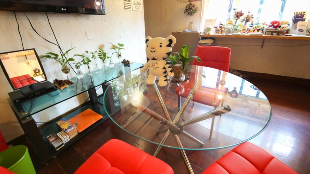 Comeinn Guesthouse Hongdae - Female Only Σεούλ Εξωτερικό φωτογραφία